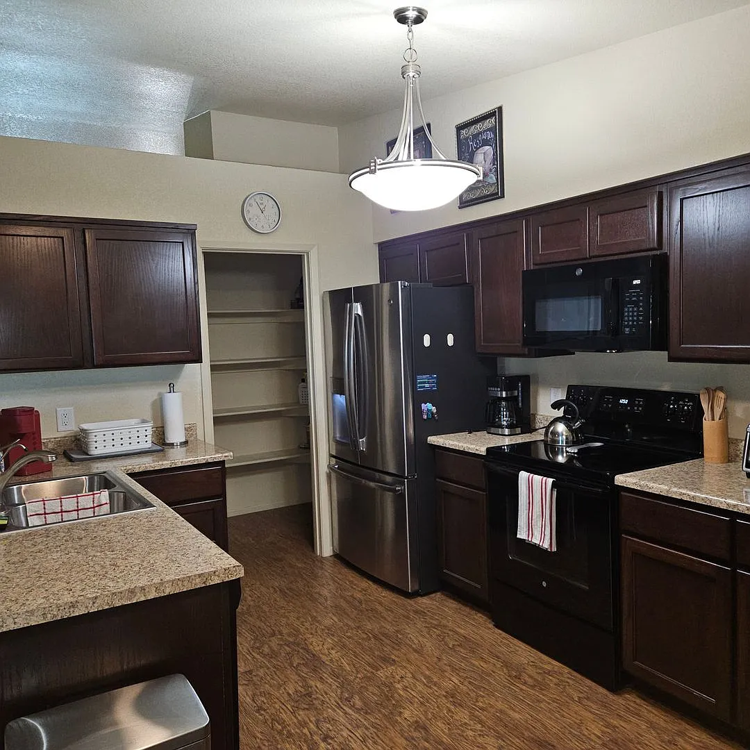 Fully Furnished Rental — Photo 3