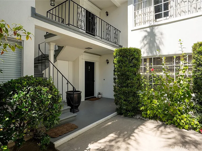 681 S Orange Grove Blvd #3 — Photo 2