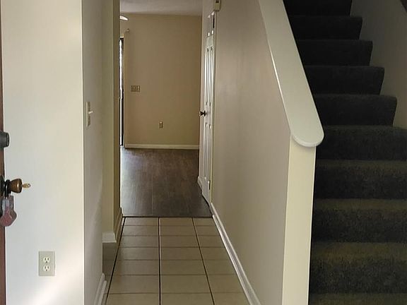 2nd image of 117-123 Candlebrook Dr