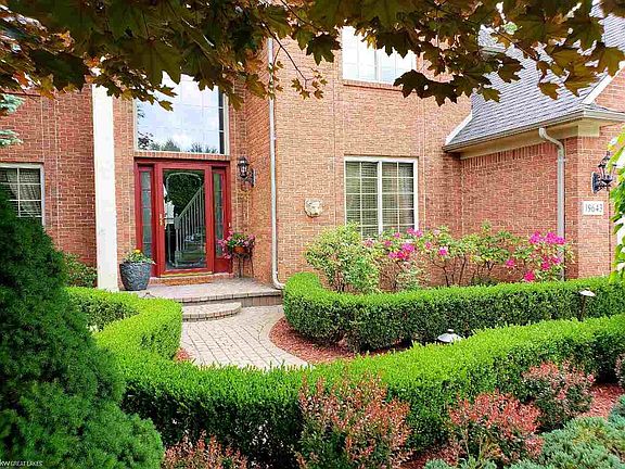 3rd image of 19643 Tanglewood Cir