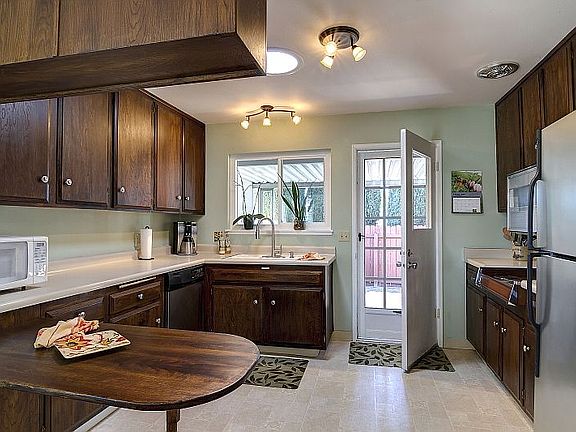 3rd image of 5293 Peony Dr