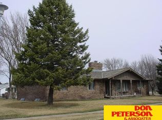 2328 Teakwood Dr, Fremont, NE 68025