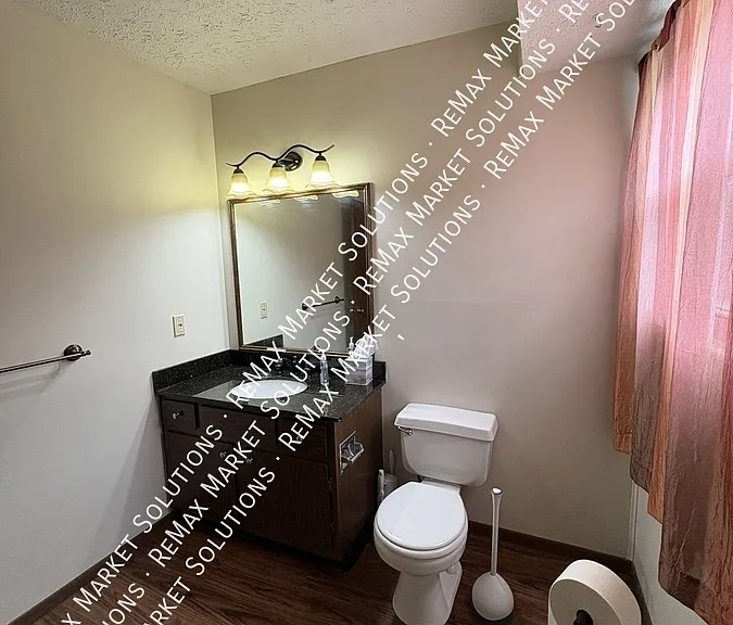 605 Center Ave — Photo 9