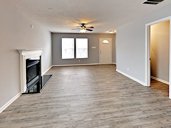 3rd image of 7121 Sycamore Grove Ct