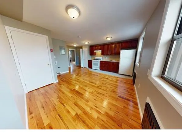 32 Broad St APT 3, Staten Island, NY 10304