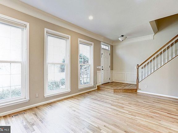 5th image of 28 Arell Ct