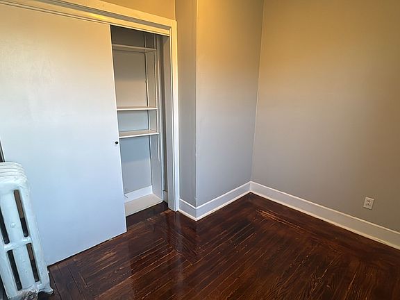 4th image of 1226 Whalley Ave