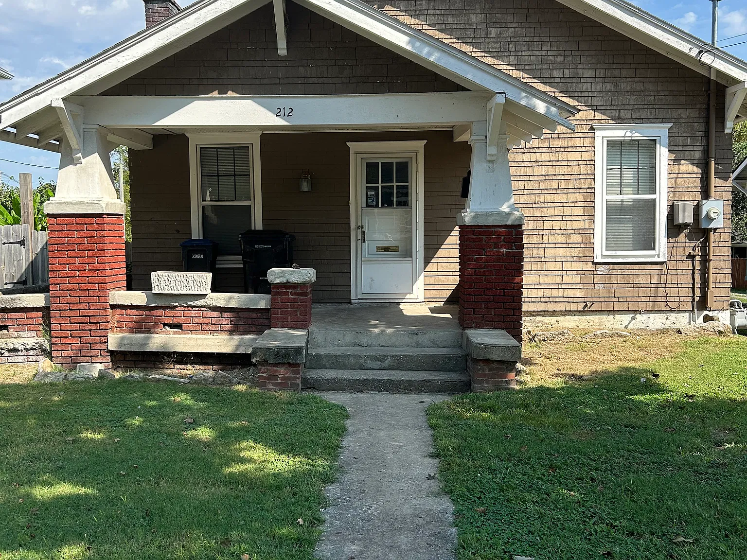 3 bed, 800 sqft, $1,100 — Photo 1