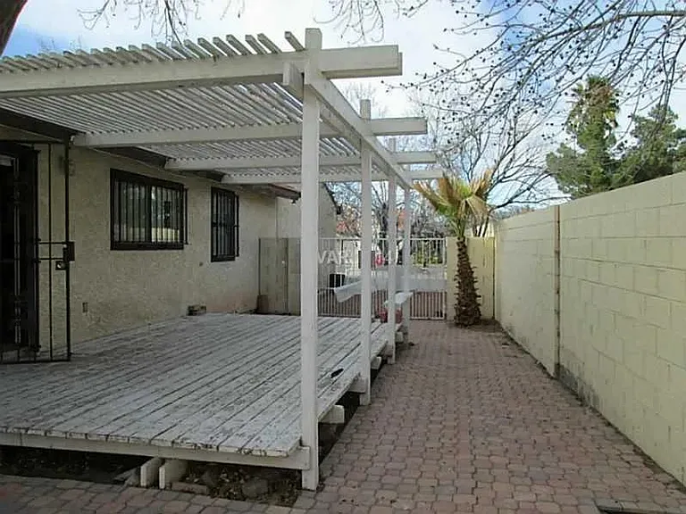 6417 Pearcrest Rd N — Photo 13