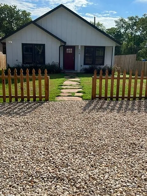 3 bed, 1650 sqft, $1,875 — Photo 2