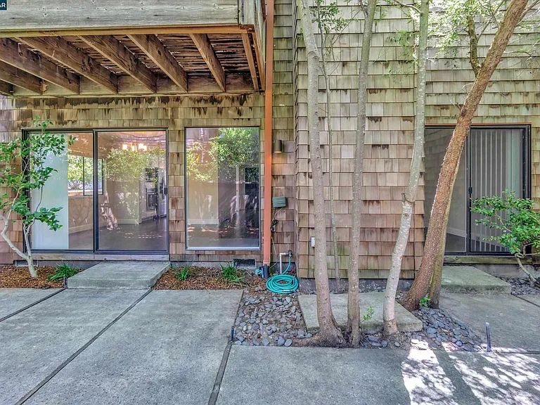 1956 Fair Ridge Ct — Photo 57