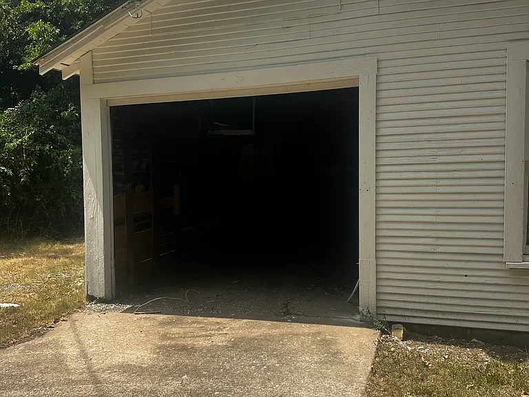 810 E Miami Ave — Photo 13