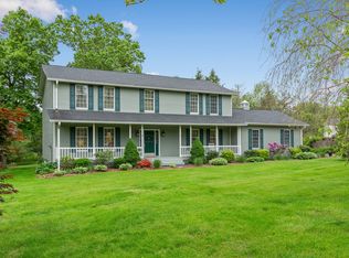 5 Richard Dr, Mahopac, NY 10541