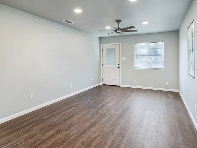 208 N Coleman St — Photo 5
