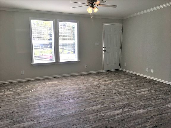 4th image of 567 Hawthorne Dr