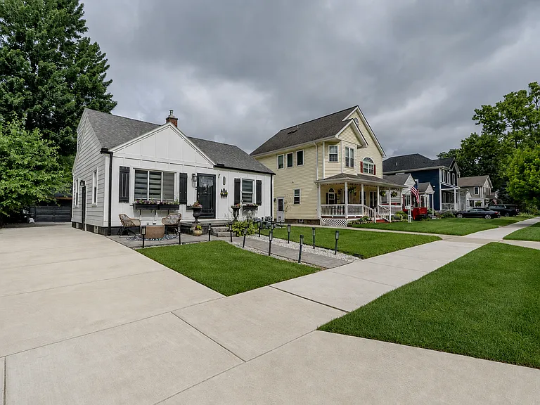 1328 McLean Ave — Photo 3