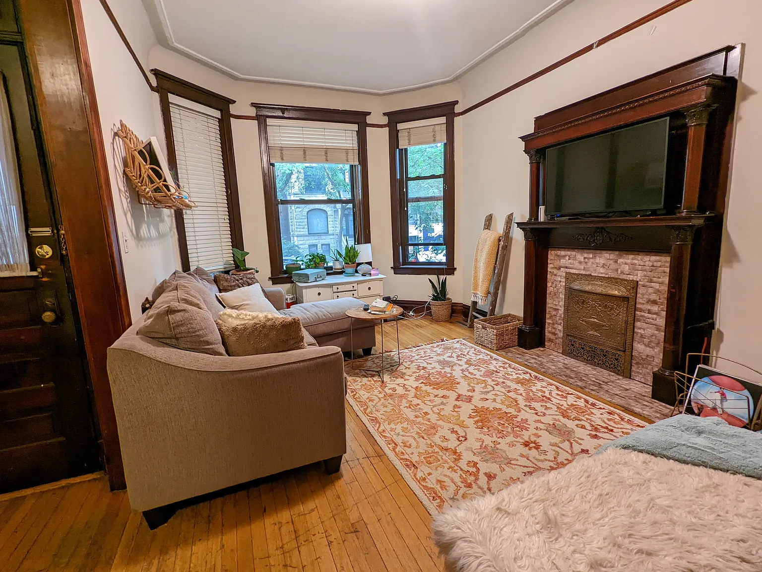 3 bed, 1700 sqft, $3,995 — Photo 3