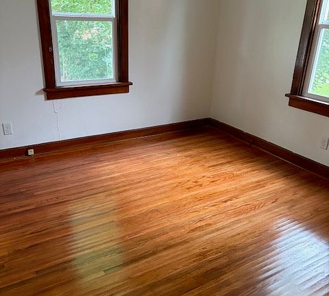 3rd image of 907 Avenue G