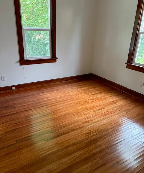 907 Avenue G — Photo 3