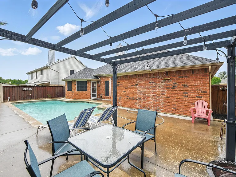 2432 Covington Dr — Photo 8
