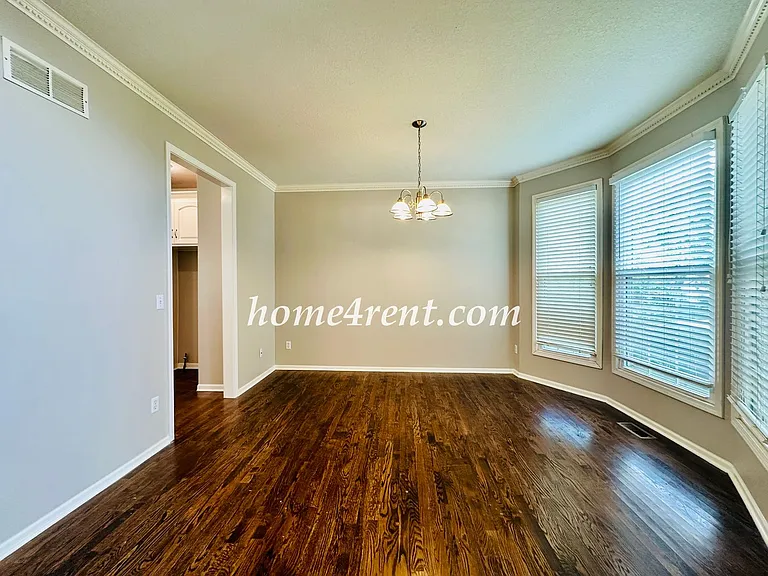 8511 W 128th St — Photo 4