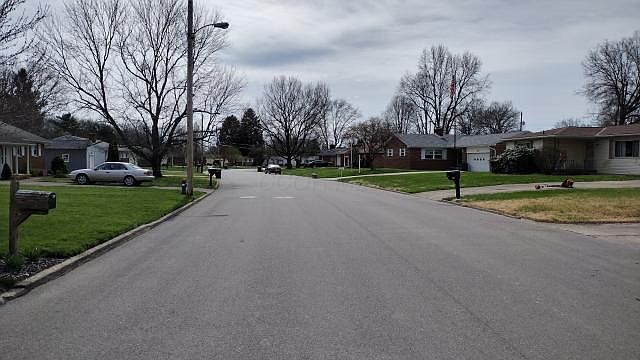 1st image of 272 Whittier Dr N