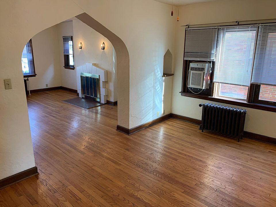 Dining room with window A/C and ceiling fan.