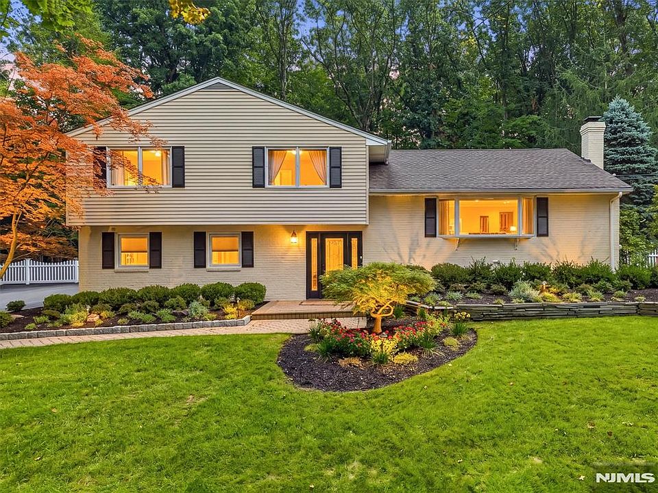 1st image of 7 Ravine Drive