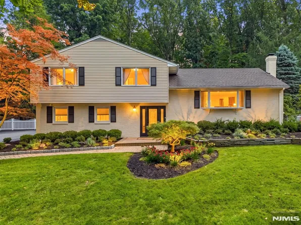 7 Ravine Drive, Woodcliff Lake, NJ 07677