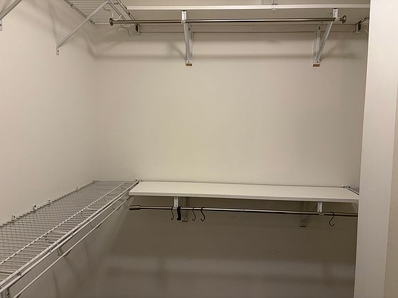 3rd image of 924 Ireland St