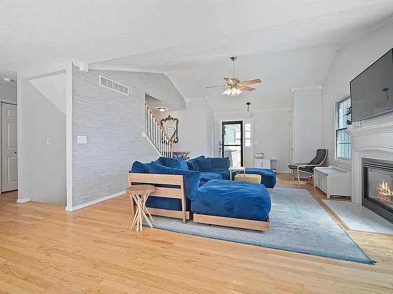 21 Rock Garden Ct — Photo 10