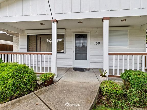 3rd image of 109 Fir Ave N