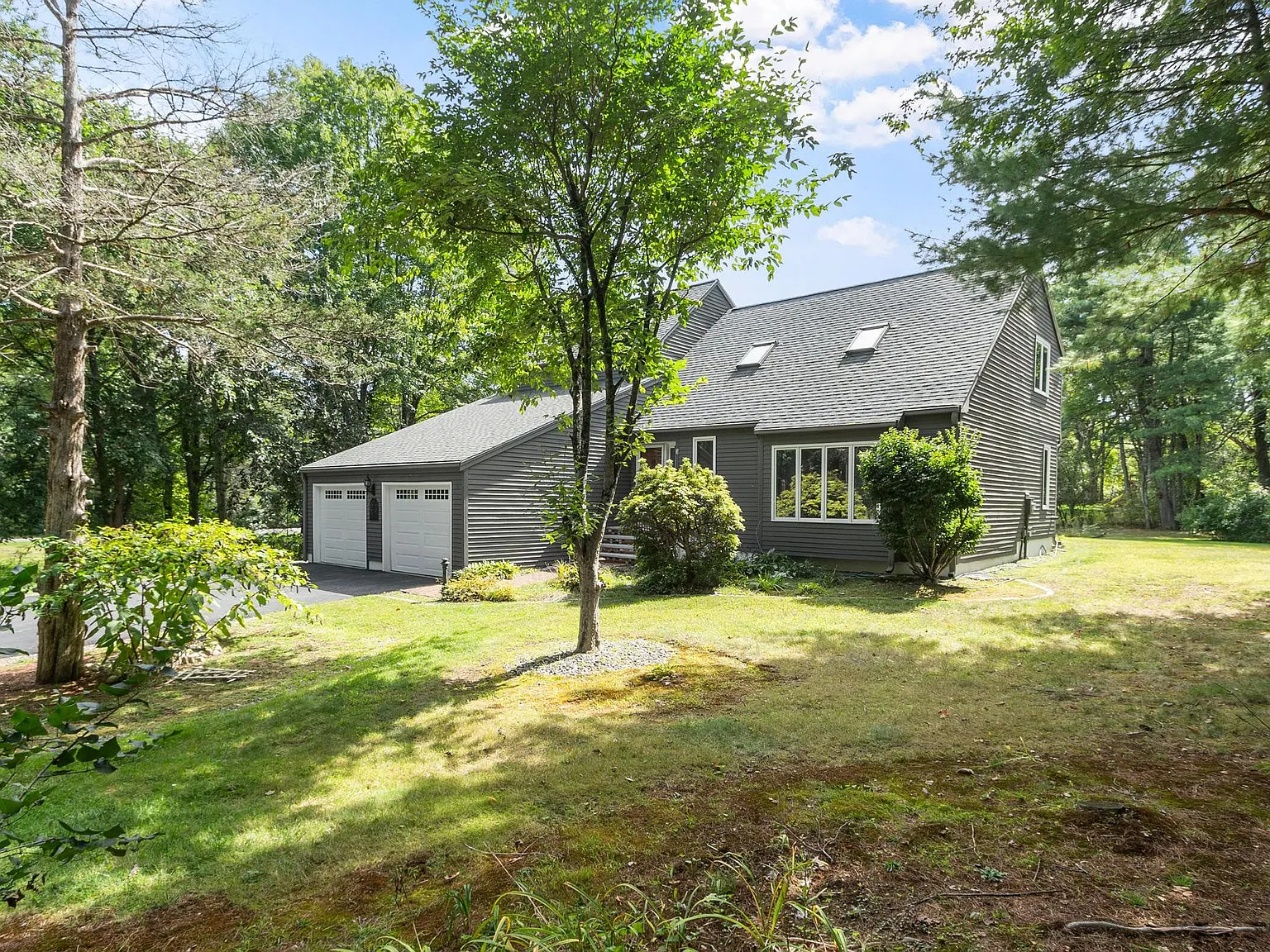 4 bed, 2.5 bath, 2145 sqft, $4,950 — Photo 1