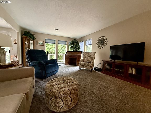 5th image of 16465 Stitt Ln