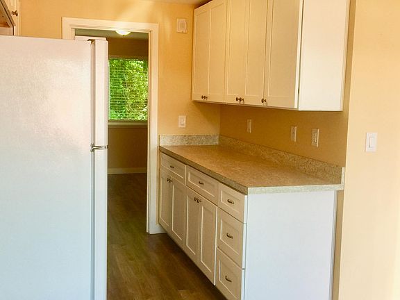 4th image of 5124 Seattle Ave SW APT 19