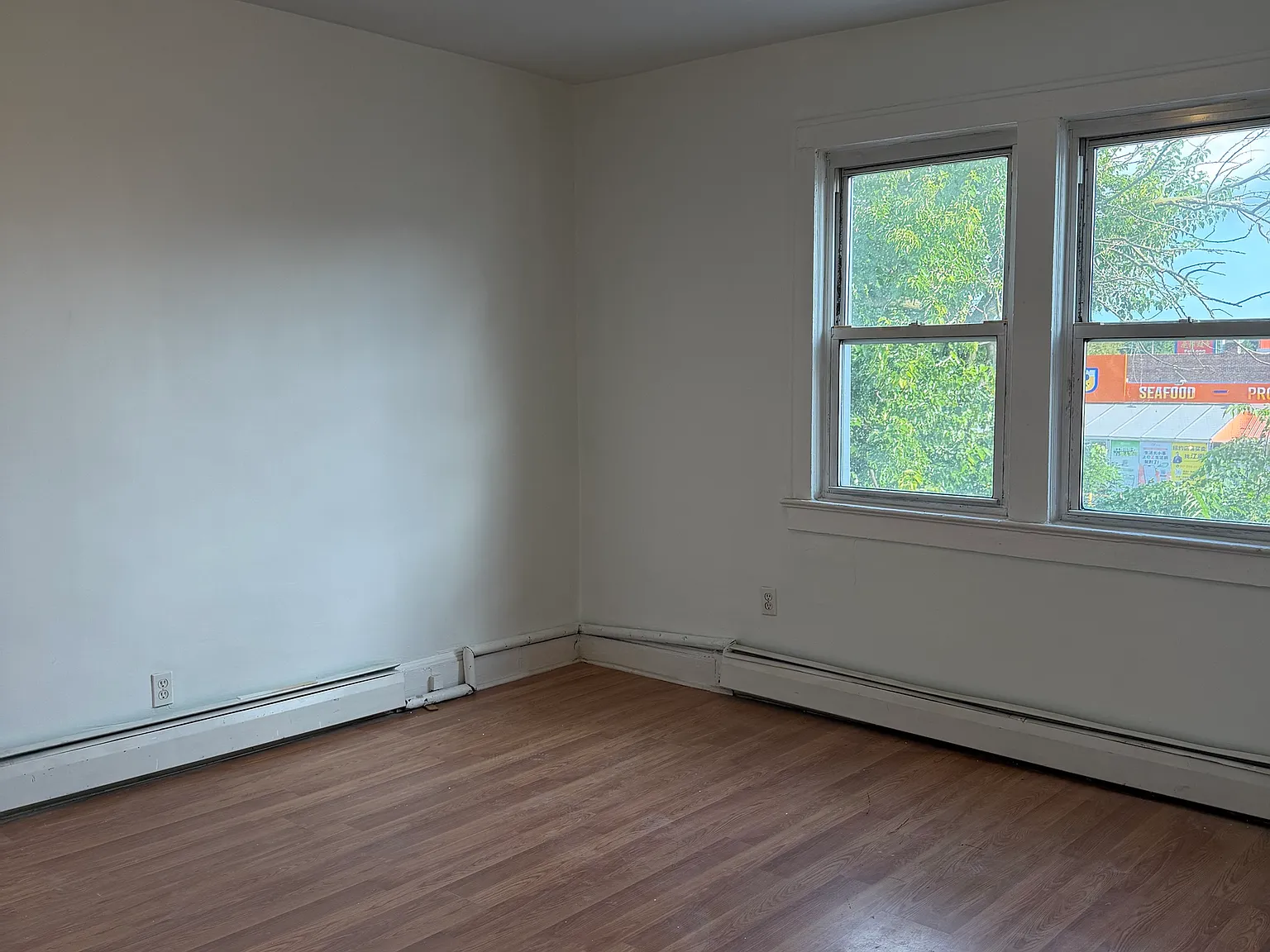 Maple Ave, Flushing — Photo 3
