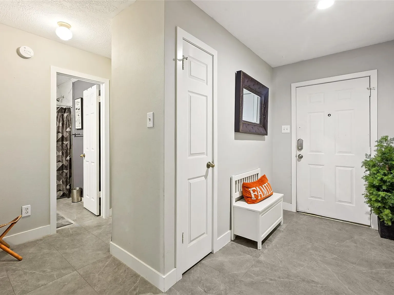 3 bed, 2.0 bath, 1795 sqft, $2,000 — Photo 4