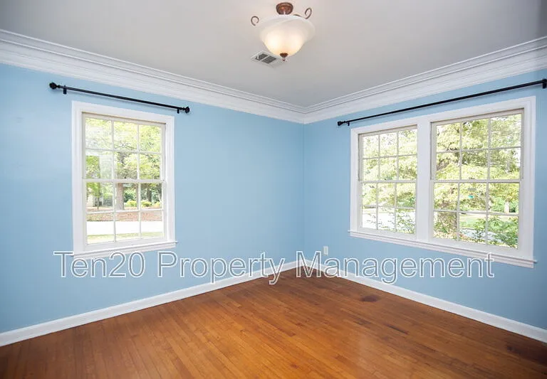 1706 Wells Dr — Photo 4