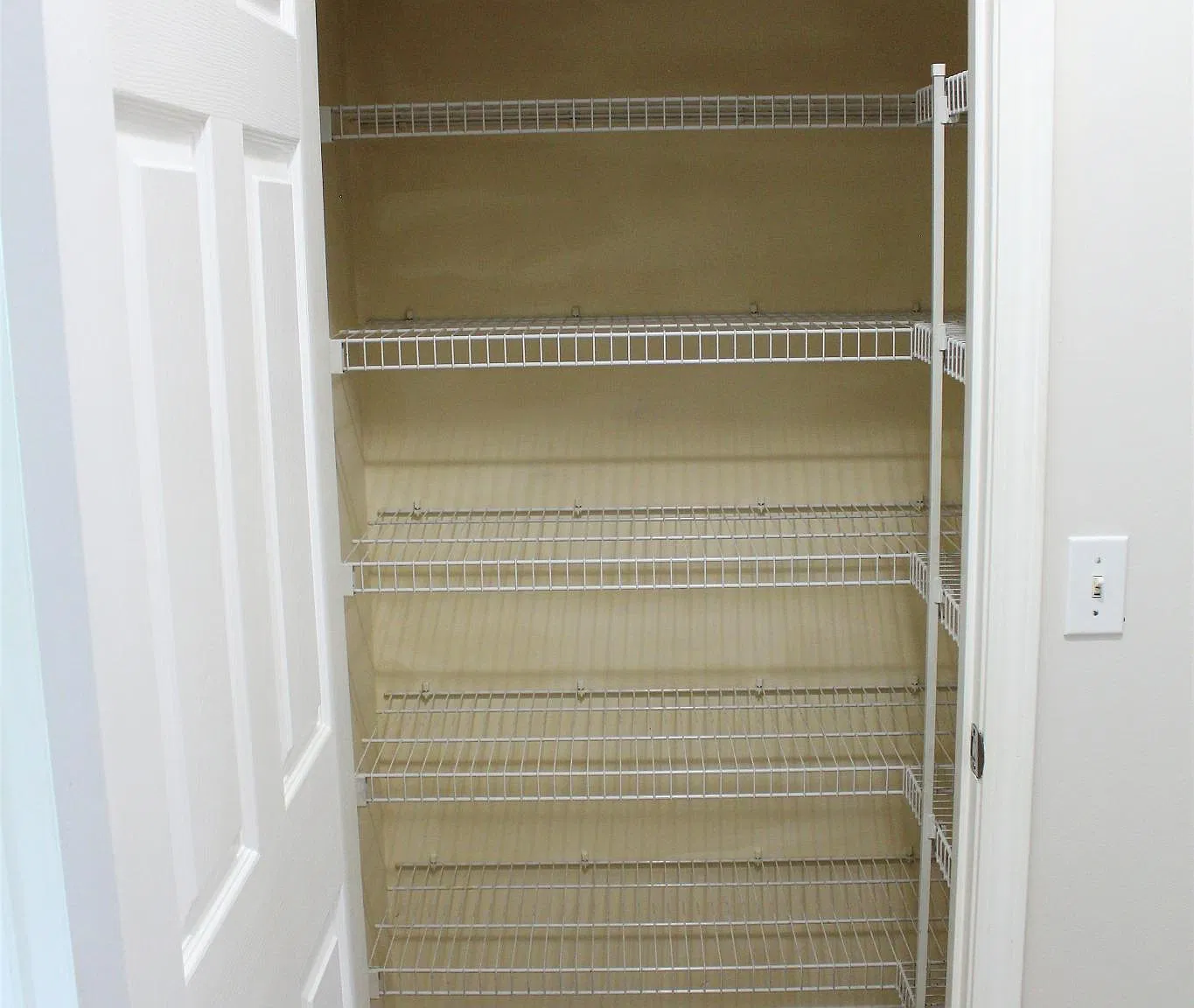 4 bed, 2250 sqft, $2,995 — Photo 4