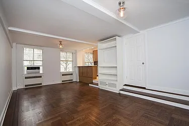 Rented by R New York