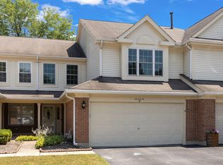 30W016 Redwood Ct, Warrenville, IL 60555