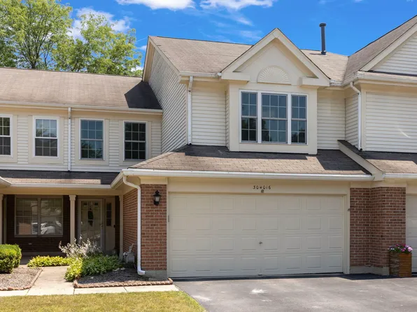 30W016 Redwood Ct, Warrenville, IL 60555
