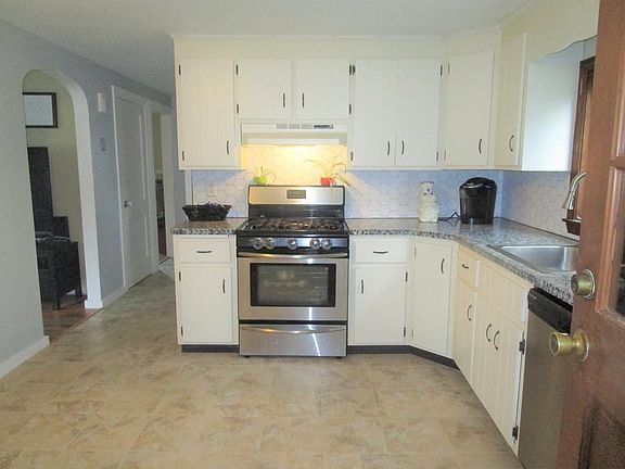 3rd image of 62 Pleasant Ave