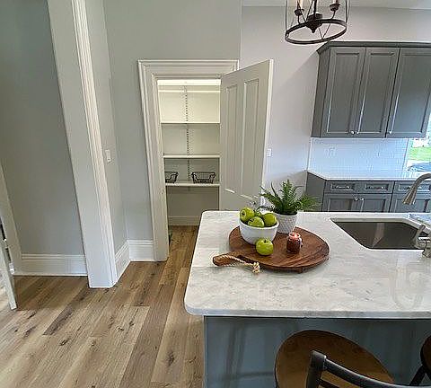 4th image of 313 Franklin St