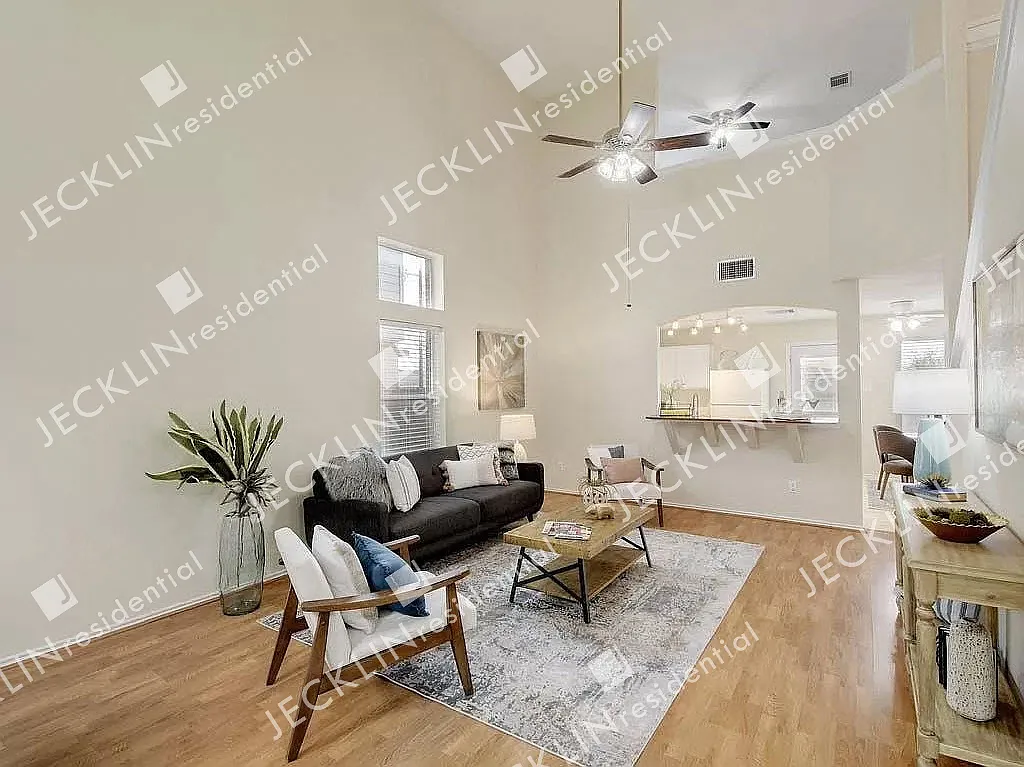 206 Mossy Rock Dr — Photo 4