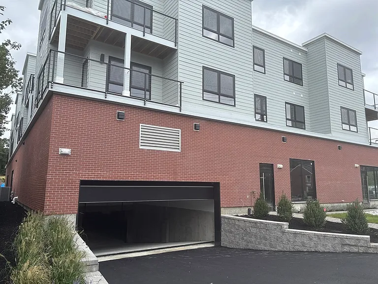 1391 Main St #301 — Photo 30