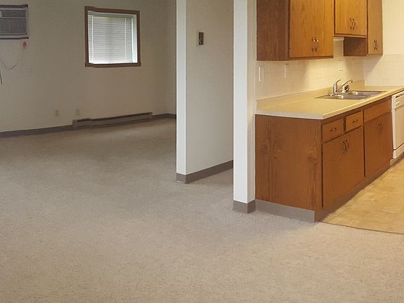 4th image of 101 University Dr S #11