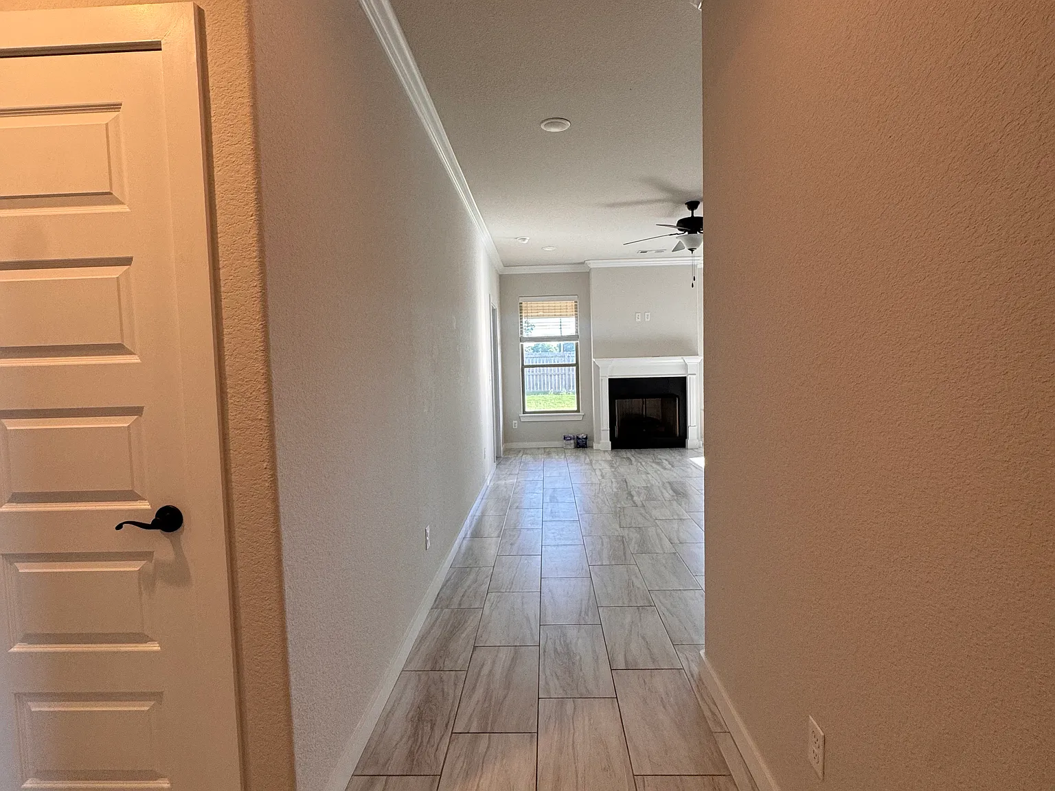 3 bed, 1408 sqft, $1,900 — Photo 2