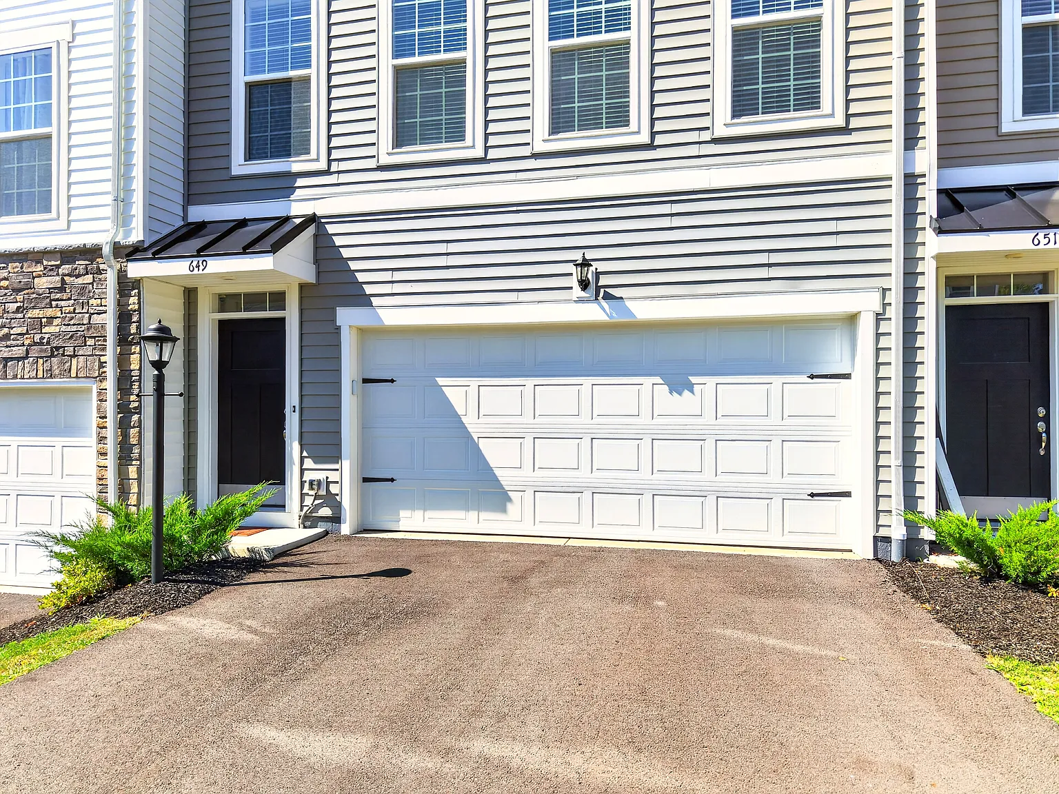 3 bed, 2.5 bath, 2366 sqft, $2,800 — Photo 2