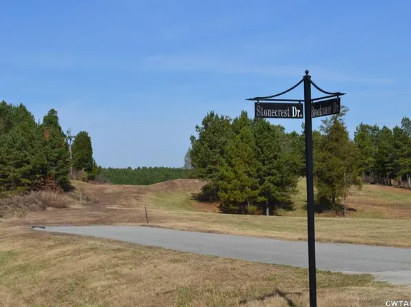 111 Stonecrest Dr, Jackson, TN 38305